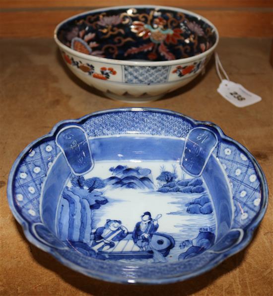 Two Japanese Arita bowls, 18th century, diameter 19cm(-)